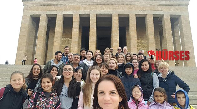 YABANCI UYRUKLU VATANDAŞLAR ATATÜRK’ÜN HUZURUNA ÇIKTI