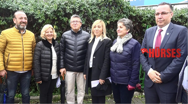 Yağmur altında protesto