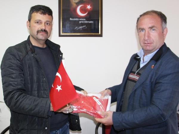 YALVAÇ'TA HER KÖYE BAYRAK
