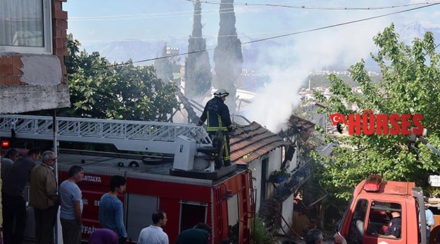 Yangında gecekondu küle döndü