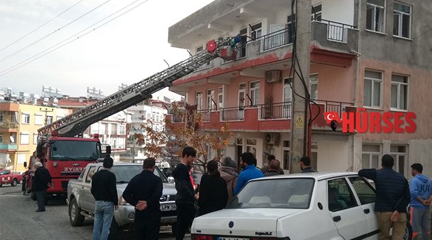 Yeni evli çiftin evi yandı