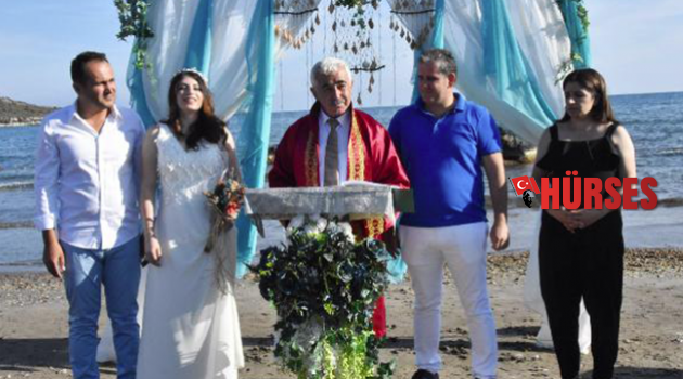 Yeni trend kumsalda nikah