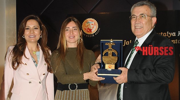 Yılın kadını seçildi