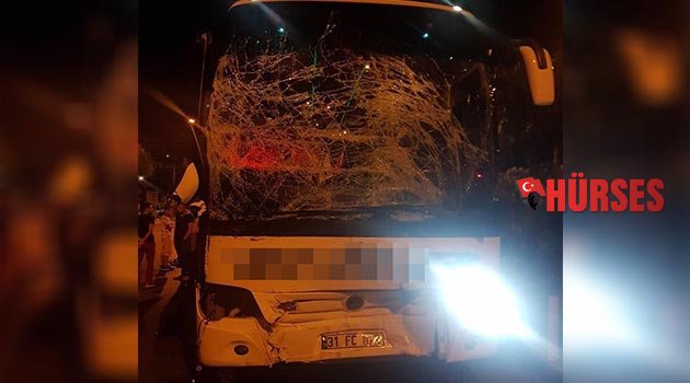 Yolcu otobüsü ile  midibüs çarpıştı