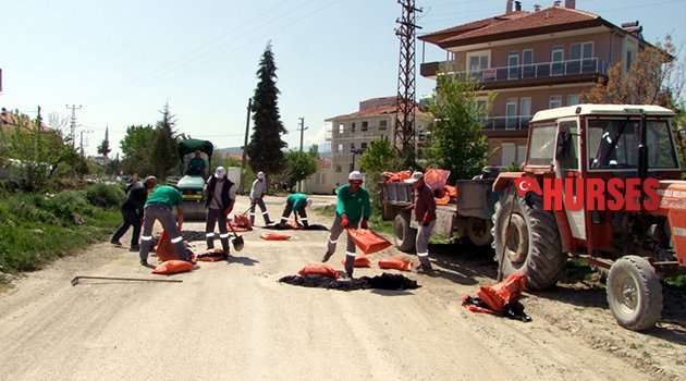 YOLLARDA YAMA VE TAMİR ÇALIŞMASI