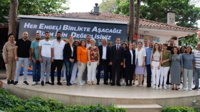 Engelsiz Kafe’de Ümit Uysal’dan “Türkiye Bizim” Vurgusu