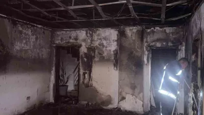 Alanya’da 5 katlı sitenin sauna ve hamam kısmında çıkan yangın büyümeden söndürüldü