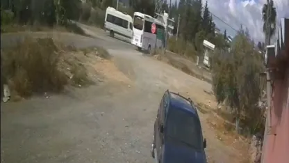 Antalya’da okul servisiyle midibüs çarpıştı: 7 öğrenci yaralandı