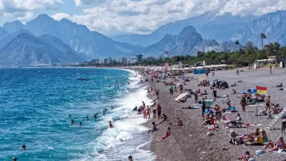 Konyaaltı Sahili yazı aratmadı
