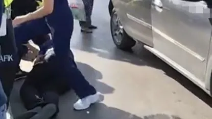 Otomobilin çarptığı polis memuru yaralandı
