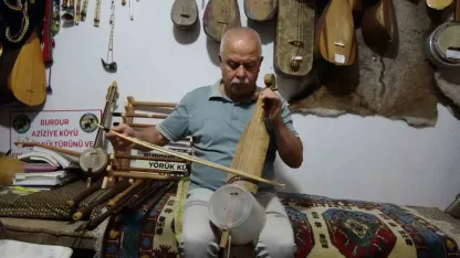 Hayatını kaybeden sanatçıların sazları "Yaşayan İnsan Hazinesi" ödüllü Bedel’e emanet