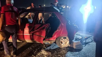 Mersin’de 1 kişinin öldüğü, 4 kişinin yaralandığı ve iki köpeğin telef olduğu trafik kazası kameraya yansıdı