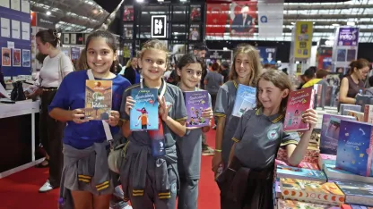 Antalya Kitap Fuarı'na öğrencilerden yoğun ilgi