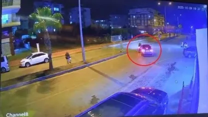 Antalya'da U dönüşü yapan otomobille çarpışan motosiklet sürücüsü yaralandı