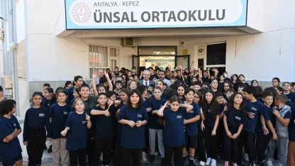 Başkan Kocagöz çeşme talebini yerine getirdi, öğrencilerle birlikte fidan dikti