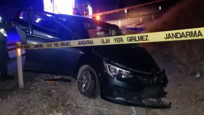 Otomobil TIR'la çarpıştı: 1 ölü, 1 yaralı