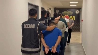 Otomobilin kapısında tabanca gizlemek için düzenek bulundu