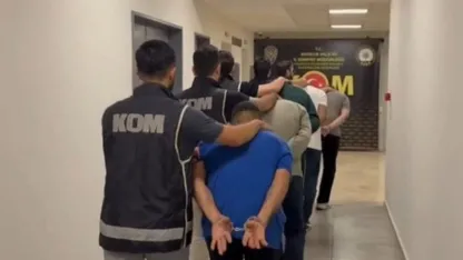Otomobilin kapısında tabanca gizlemek için düzenek bulundu