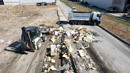 Akdeniz Belediyesi ekipleri aynı bölgede tonlarca çöp ve hurda topladı