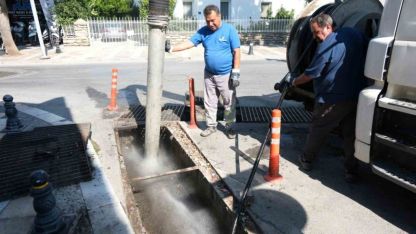 Mazgal ve yağmur suyu hattı temizliği sürüyor