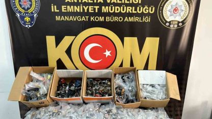 Antalya’da çok sayıda kaçak ürün ele geçirildi
