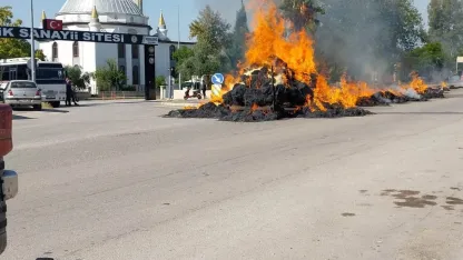 Elyaf yüklü traktör römorku yandı