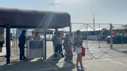 Lüks kruvaziyer 867 yolcu ve 469 mürettebatıyla Alanya’ya demirledi