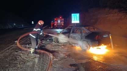Seyir halindeki otomobil yandı