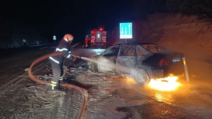 Seyir halindeki otomobil yandı