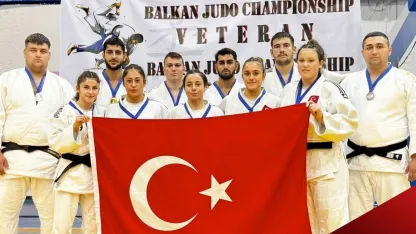 Milli sporcudan gümüş madalya