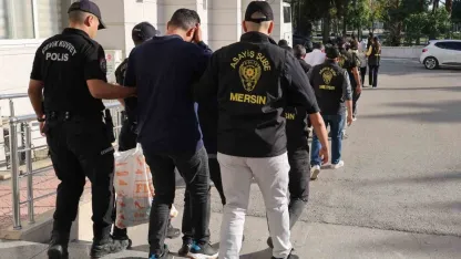 Mersin’de fuhuş operasyonu: 2 tutuklama, 1 kişi sınır dışı edildi
