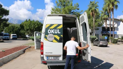 UKOME ekipleri servis araçlarını inceliyor