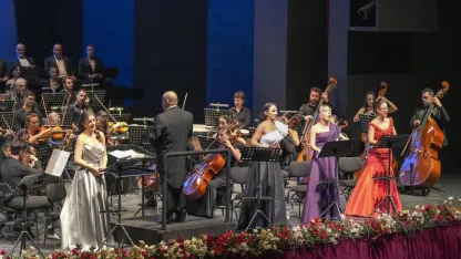 Sezonun ilk prömiyeri Yevgeni Onegin