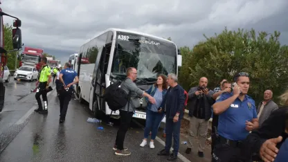 Antalya'da 4 araçlık zincirleme kazada 2 turist yaralandı