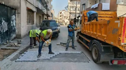 Akdeniz Belediyesi, ilçenin sokak ve kaldırımlarını yenilemeyi sürdürüyor