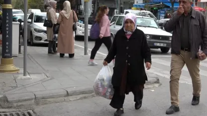 Teneke toplayan kadına çarpıp kaçan sürücü serbest bırakıldı, yaşlı kadın duruma isyan etti