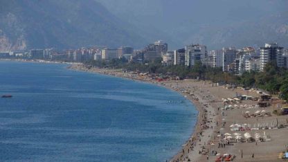 Türkiye kışı yaşarken Antalya’da yazdan kalma günler