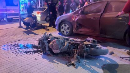 Otomobille çarpışan motosikletli yaralandı