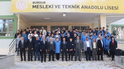 Öğrenciler törenle iş önlüğü giydi