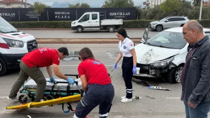 2 kişinin yaralandığı kaza kamerada