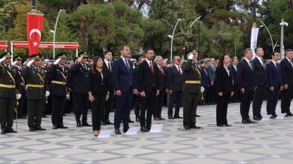 Burdur'da çelenk sunma töreni yapıldı