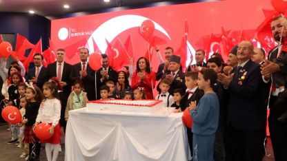 Burdur'da Cumhuriyet Bayramı kabul töreni