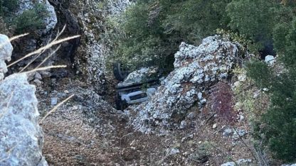 Otomobil uçuruma yuvarlandı, sürücü hayatını kaybetti