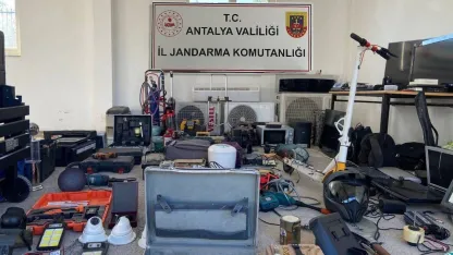 Antalya’da 10 evden hırsızlık yapan şüpheli JASAT tarafından yakalandı
