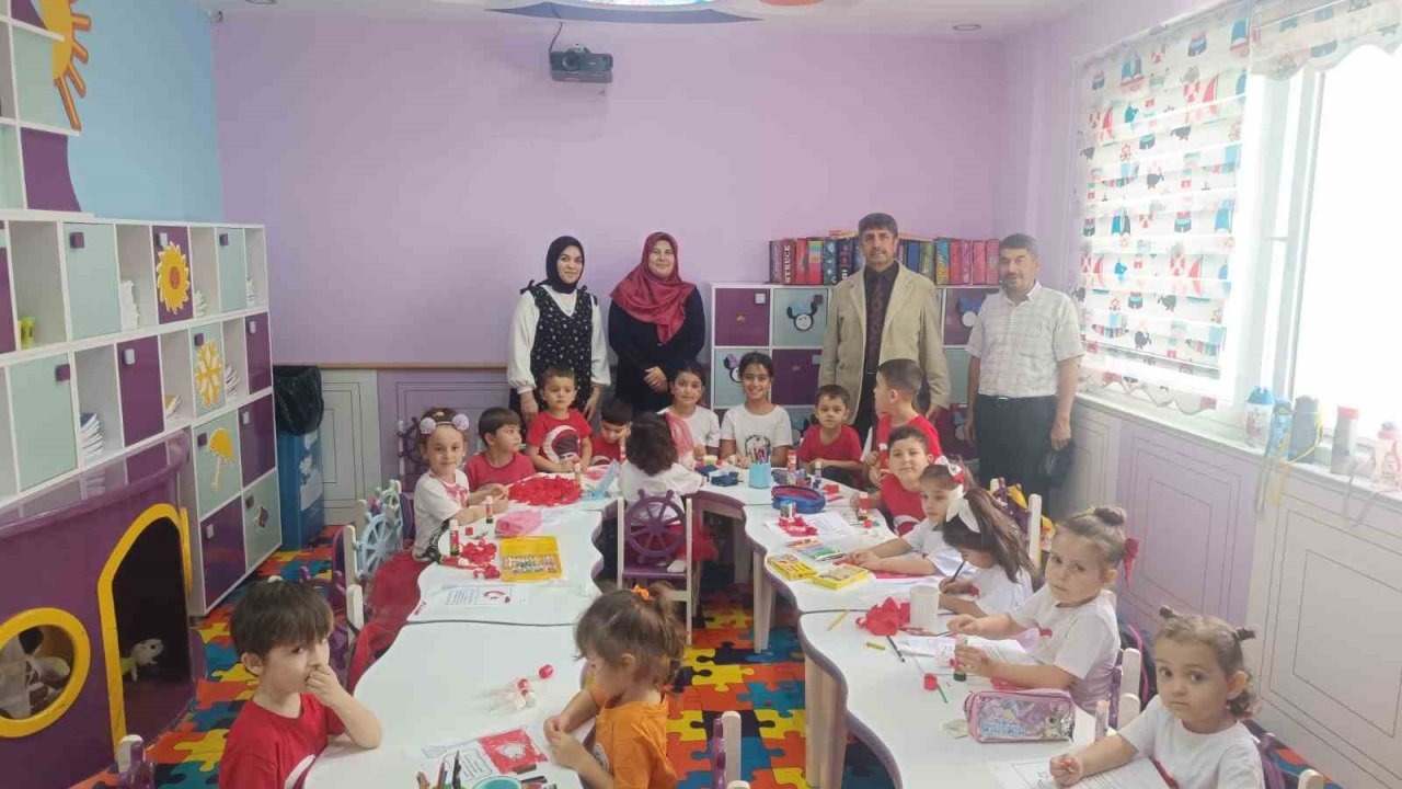 Anamurlu miniklerden Cumhuriyet Bayramı coşkusu