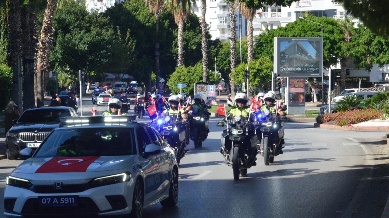 Antalya Emniyeti'nden 29 Ekim Cumhuriyet konvoyu