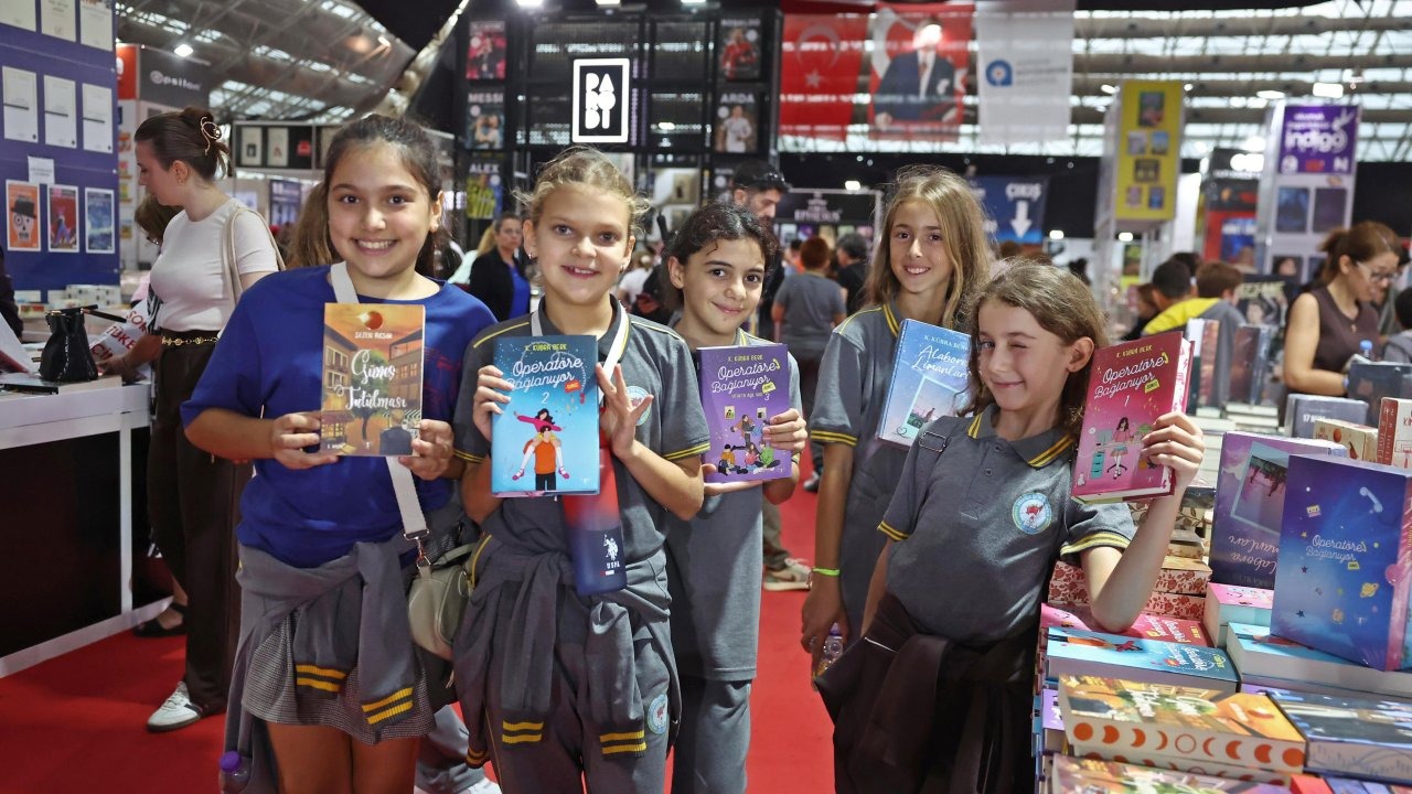 Antalya Kitap Fuarı&#039;na öğrencilerden yoğun ilgi