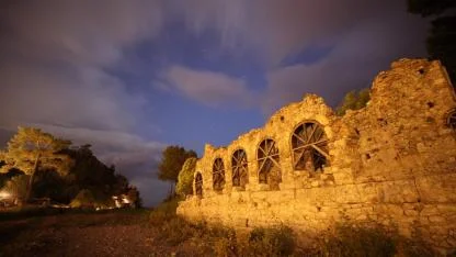 Antalya'da ay ışığında tarih gezisi devam ediyor! Ailelerin ve turistlerin tercihi oldu