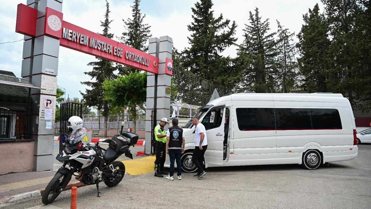 Antalya'da "Güvenli Okullar" projesiyle her okula bir polis görevlendirildi