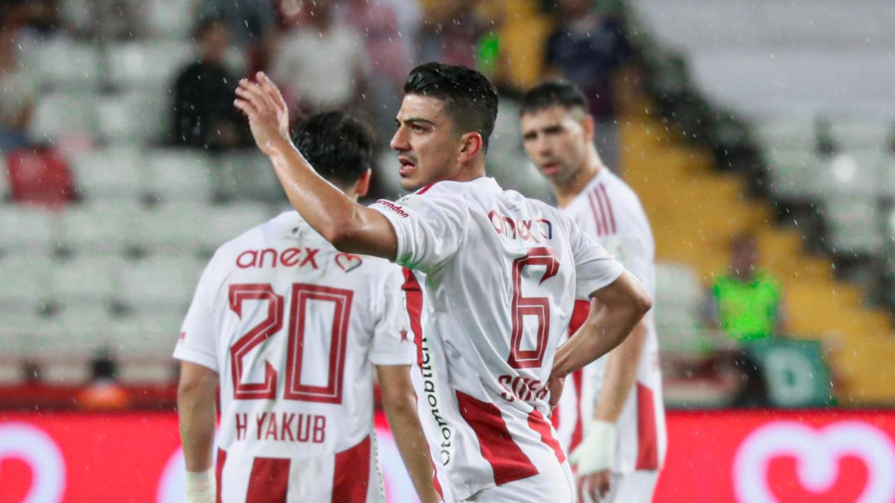 Antalya’da ilk yarı 3 gol! Antalyaspor:1 – Çaykur Rizespor:2